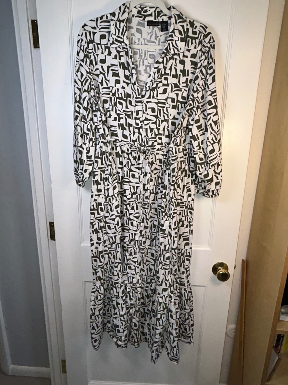 Tahari XL maxi dress, long-sleeve green & white geometric print with waist tie